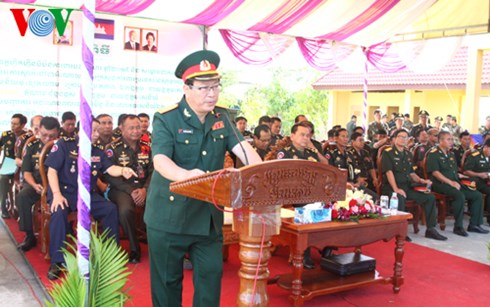 កងខេមរៈភូមិន្ទបើកសម្ភោធន៍សំណង់ដោយវៀតណាមជួយឧបត្ថម្ភ